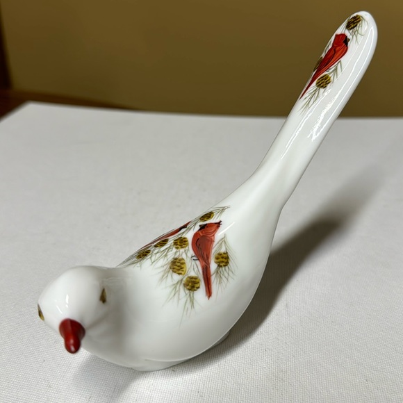 Fenton Hand Painted Milk Glass White Bird w/Cardinals Design Signed by Artist - Picture 1 of 8